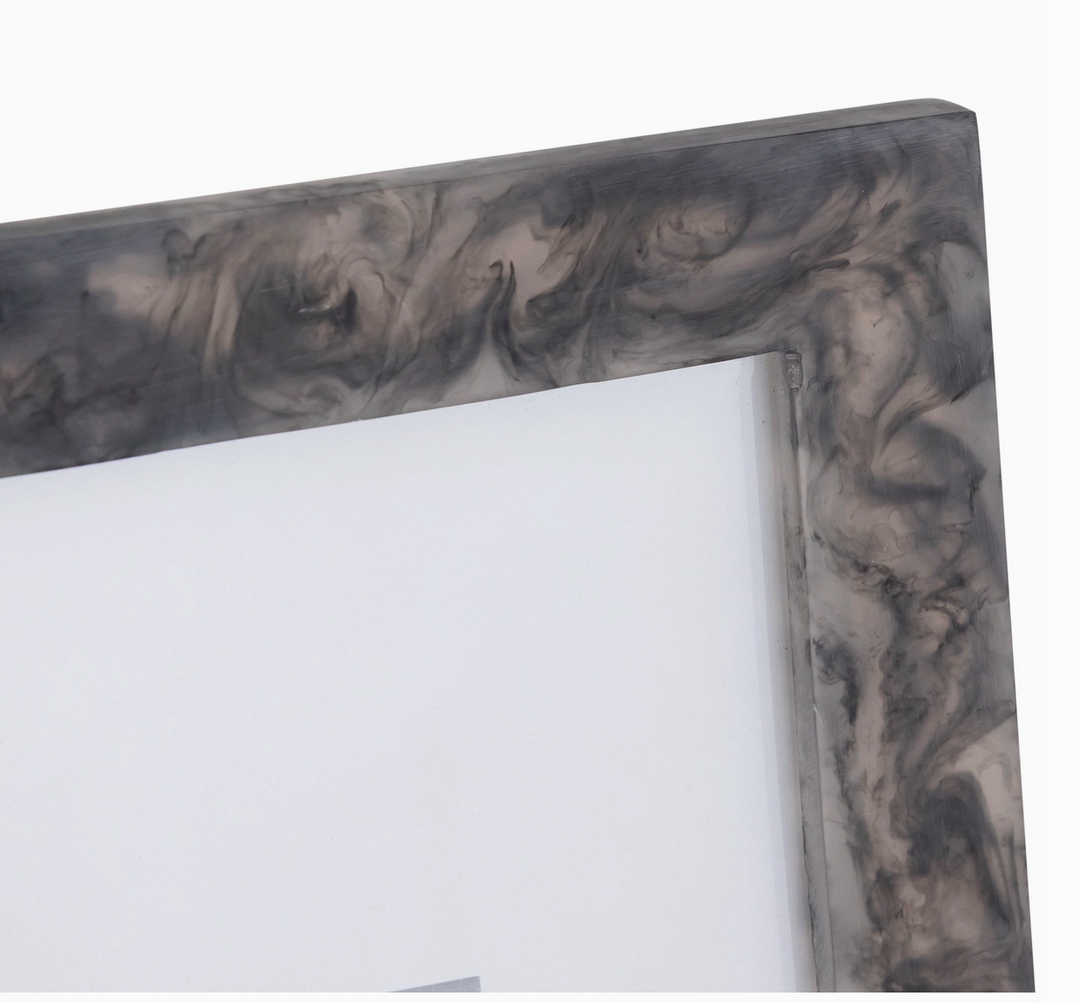 Resin 5 x 7 Frame - Black or White