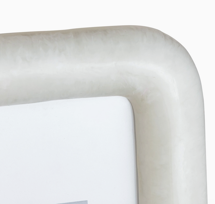 White Rounded Corner Resin 4 x 6  Frame